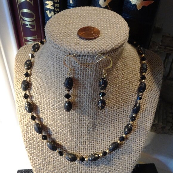 Handmade necklace/earring set in black with gold accents - Picture 10 of 12